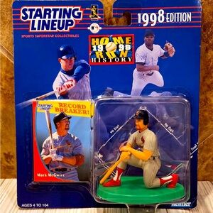 Collector Starting Lineup 1998 Edition Sammy Sosa & Mark McGwire figures & cards